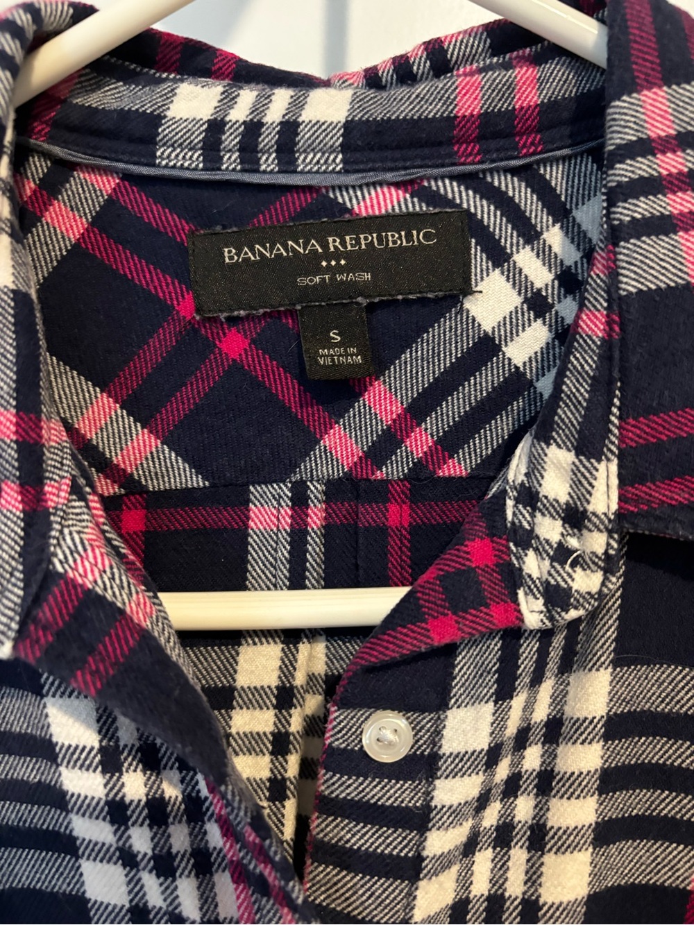 Banana Republic Woman’s Navy White and Pink Plaid Button-Up Shirt - Picture 3 of 5